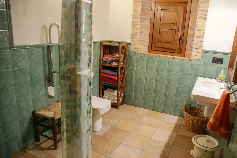 Dutxa, lavabo i vàter interior